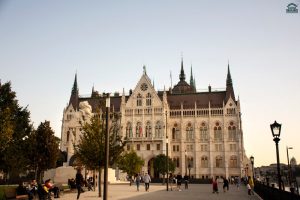 budapest-hungary-parliament-building-casa-seguro-012