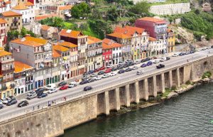car-in-porto-portugal-casa-seguro-0226