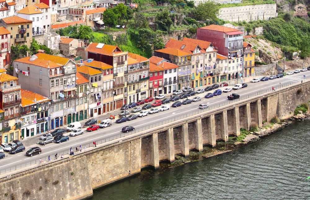 car-in-porto-portugal-casa-seguro-0226
